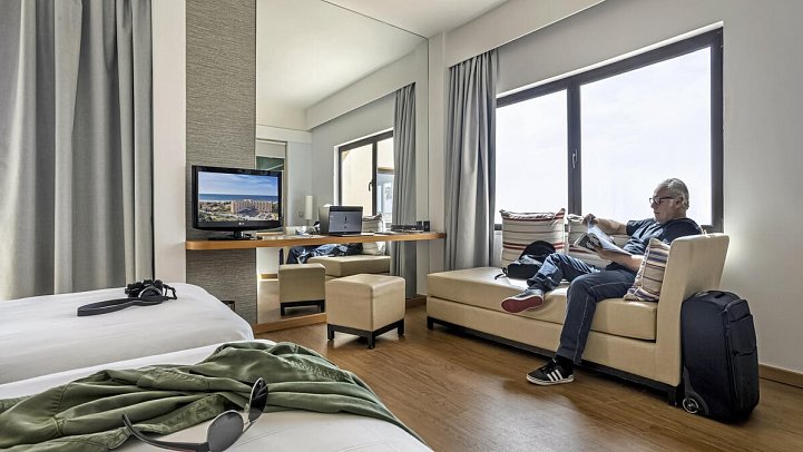 Pestana Dom João II Beach & Golf Resort - Wohnbeispiel Doppelzimmer Deluxe seitl. Meerblick (Zimmercodierungen D2N & DCN)