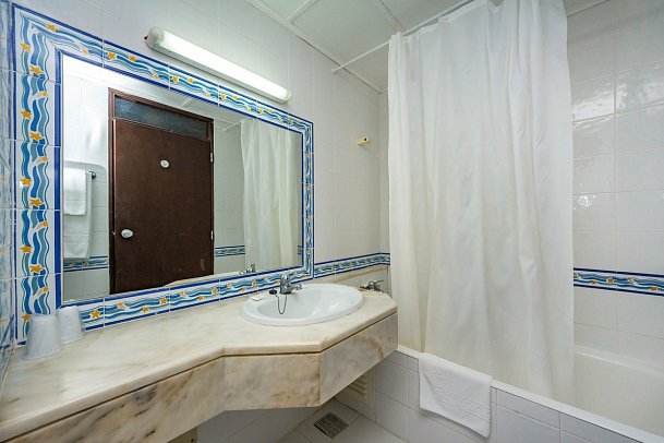 Auramar Beach Resort - Beispiel Bad Doppelzimmer (Zimmercodierung DBN)