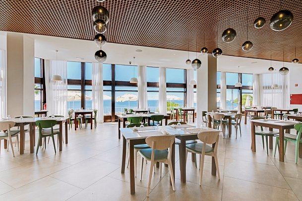 Auramar Beach Resort