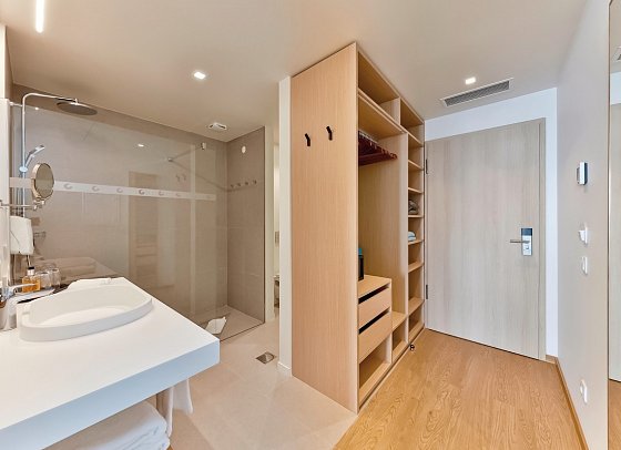 Sentido Galomar - Beispiel Bad Doppelzimmer seitl. Meerblick (Zimmercodierung DBN)