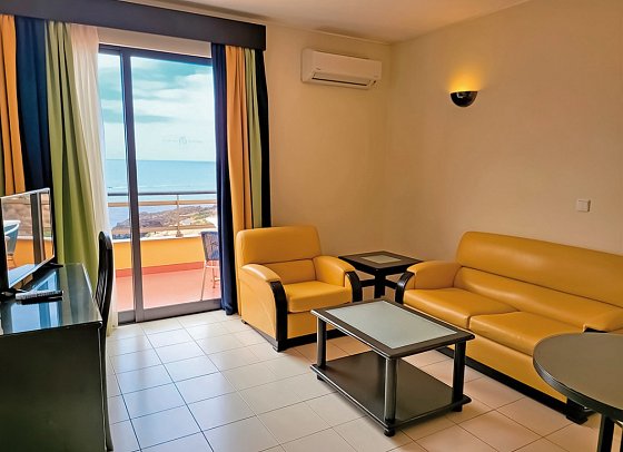 Cais da Oliveira - Wohnbeispiel Juniorsuite Meerblick (Zimmercodierung J1M)