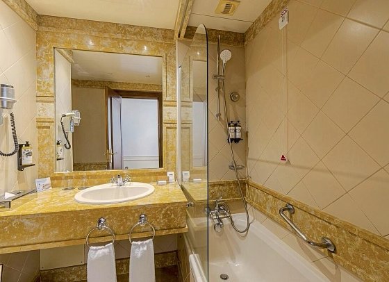 Pestana Royal All Inclusive Ocean & Spa Resort - Beispiel Bad Doppelzimmer Superior (Zimmercodierungen DS1 & DS3)