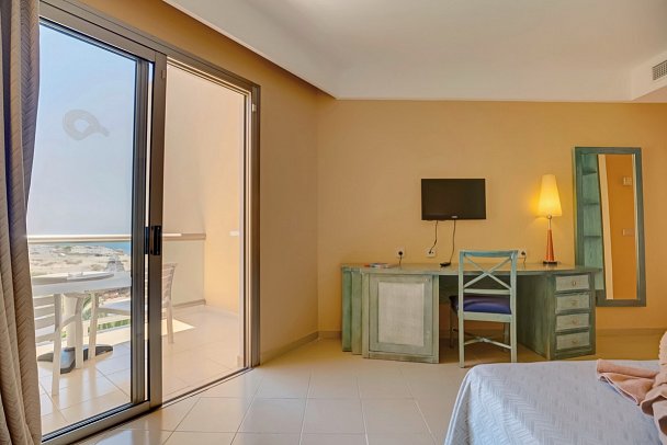 SBH Costa Calma Beach Resort - Wohnbeispiel Doppelzimmer seitl. Meerblick (Zimmercodierungen DBN & DCN)