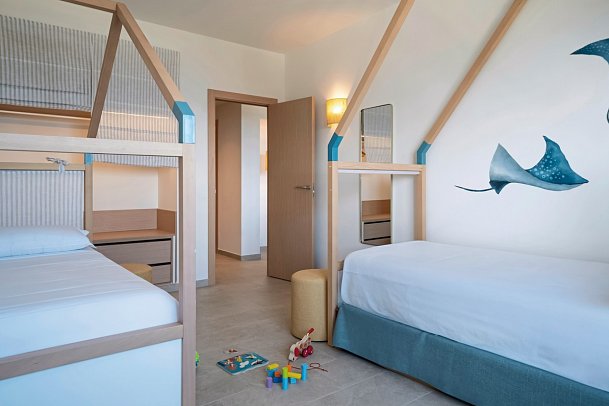 Iberostar Waves Gaviotas Park - Wohnbeispiel Familiensuite Senior Poolblick (Zimmercodierungen WM2 & WI6)