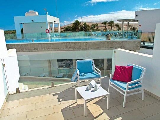 Taimar - Blick auf den Pool (Zimmercodierungen JB1, JB2 & JP1)