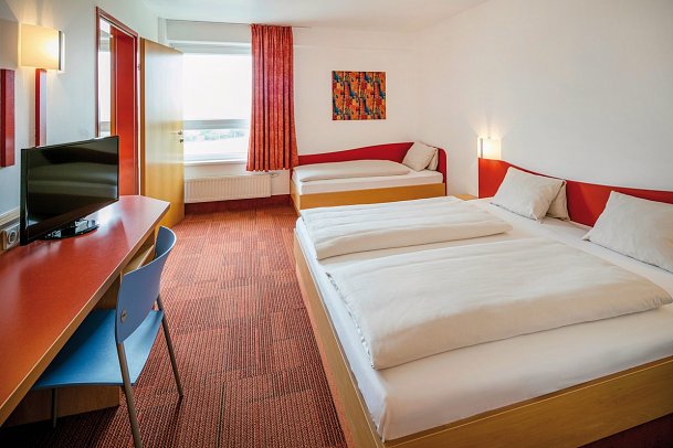 H2O Hotel-Therme-Resort - Wohnbeispiel Dreibettzimmer (Zimmercodierungen TB1 & TS1)