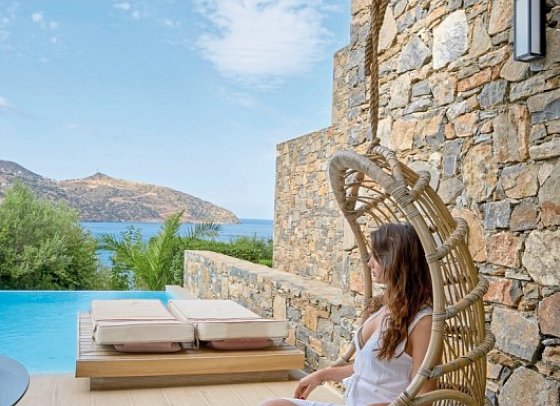 Zeus Eleva Mirabello Bay