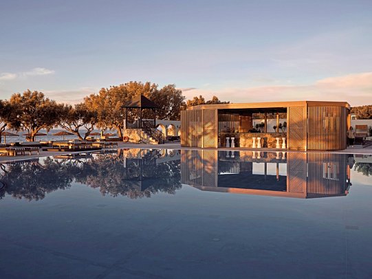 Numo Ierapetra Beach Resort Crete, Curio Collection by Hilton - Mare Mare Pool Bar