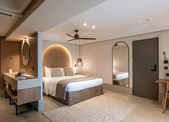 Paralos Venus Suites