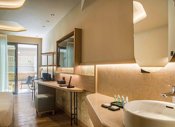 Senseana Sea Side Resort & Spa - Wohnbeispiel Doppelzimmer Gartenblick Outdoor Jacuzzi (Zimmercodierung D1G)