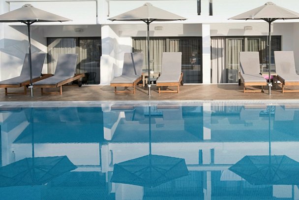 Sentido Amounda Bay - Wohnbeispiel Doppelzimmer Swim Up Gemeinschaftspool (Zimmercodierung DBQ)