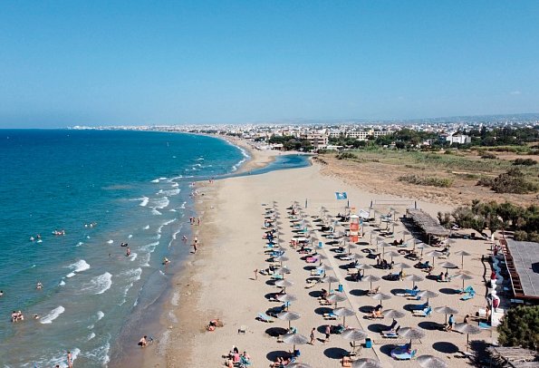 Apollonia Beach Resort & Spa - Wohnbeispiel Familienzimmer mit Verbindungsschiebetür (Zimmercodierung FV1)