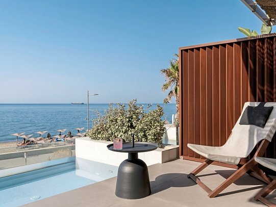 Ikones Seafront Luxury Suites - Wohnbeispiel Suite Deluxe Meerblick (Zimmercodierung WDM)