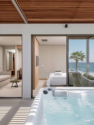 Ikones Seafront Luxury Suites - Wohnbeispiel Suite Meerblick (Zimmercodierung WBM)