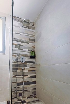 Ostria Resort & Spa - Badbeispiel Familienzimmer Superior (Zimmercodierung FSG)