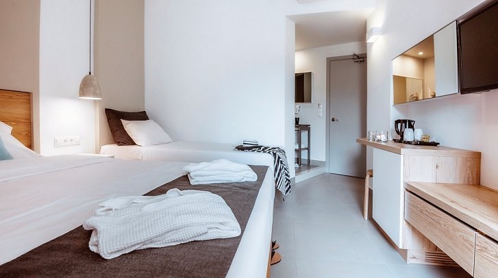 Zeus Hotels Neptuno Beach - Wohnbeispiel Doppelzimmer Superior seitl. Meerblick (Zimmercodierung DSN)