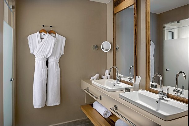 Domes Aulus Elounda, Curio Collection by Hilton - Badbeispiel Suite Meerblick Sapphire Cosy Privat-Pool (Zimmercodierung W3M)