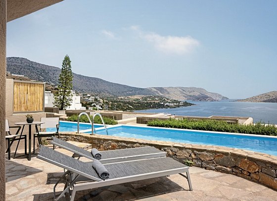 Domes Aulus Elounda, Curio Collection by Hilton - Wohnbeispiel Suite Meerblick Sapphire Cosy Privat-Pool (Zimmercodierung W3M)
