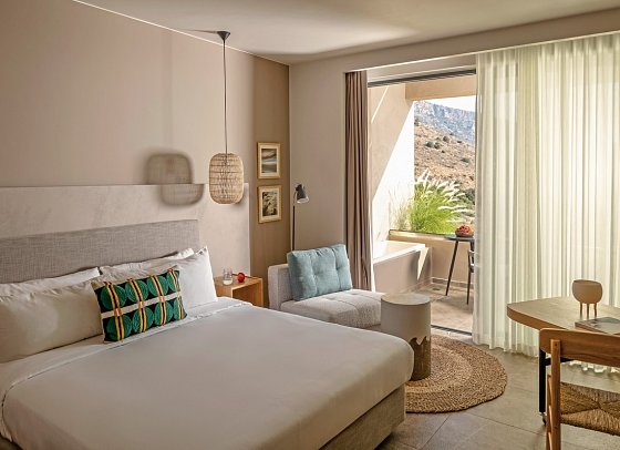 Domes Aulus Elounda, Curio Collection by Hilton - Wohnbeispiel Suite Meerblick Sapphire Zen Outdoor Badewanne (Zimmercodierung WBM)