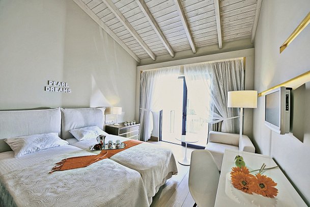 Aegean Pearl - Wohnbeispiel Doppelzimmer seitl. Meerblick (Zimmercodierung DBN)