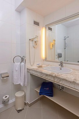 Anissa Beach - Badbeispiel (Zimmercodierungen DG1 & DGM)