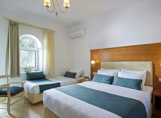 Coriva Beach - Wohnbeispiel Doppelzimmer Deluxe Gemeinschaftsterrasse