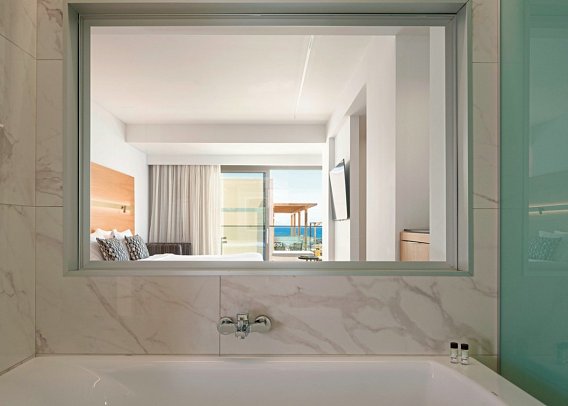 High Beach White - Wohnbeispiel Suite Deluxe Meerblick (Zimmercodierung WDM)