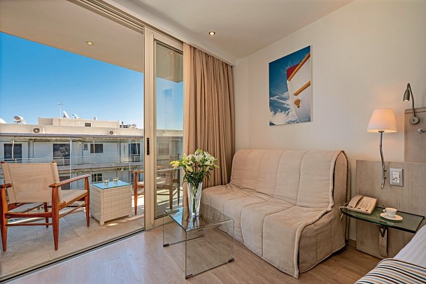 Kriti Beach Hotel - Wohnbeispiel Juniorsuite Meerblick (Zimmercodierung J1M)