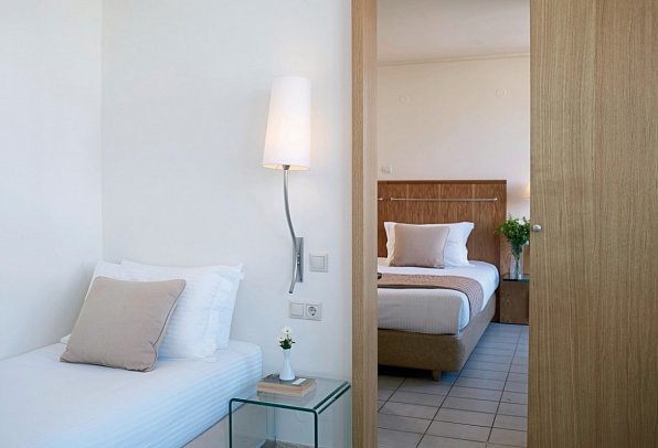 Kriti Beach Hotel - Wohnbeispiel Suite Familie (Zimmercodierung WI1)