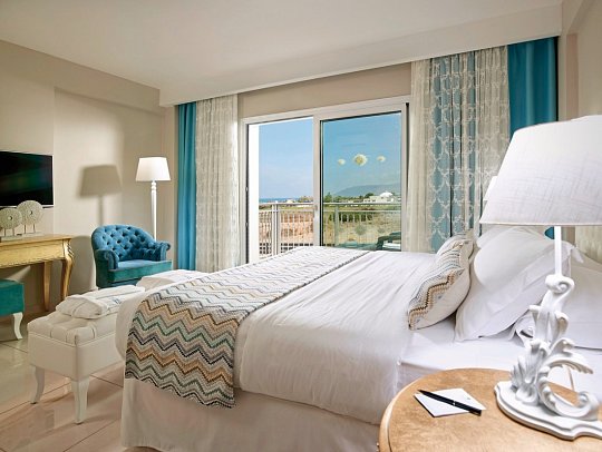 Anemos Luxury Grand Resort - Wohnbeispiel Doppelzimmer Gartenblick (Zimmercodierung DBG)