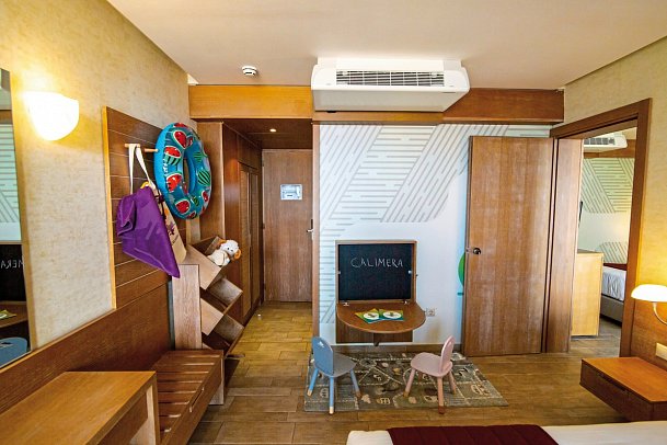 Calimera Sirens Beach - Wohnbeispiel Calimera-Familienzimmer mit Verbindungstür Meerblick (Zimmercodierung FVM)
