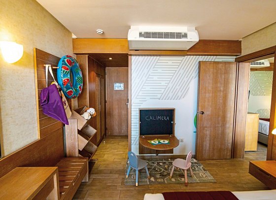 Calimera Sirens Beach - Wohnbeispiel Calimera-Familienzimmer mit Verbindungstür Meerblick (Zimmercodierung FVM)