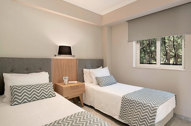 Pilot Beach Resort - Wohnbeispiel Familienzimmer Gartenblick (Zimmercodierung FBG)