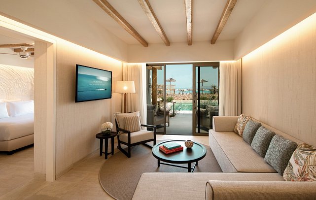 Mitsis Selection Rinela - Wohnbeispiel Suite Gemeinschaftspool (Zimmercodierung WBQ)