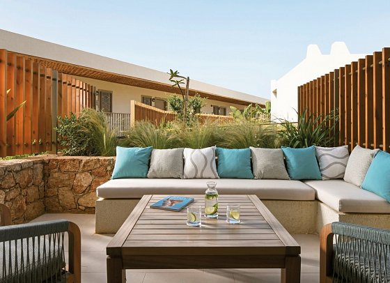 Mitsis Selection Rinela - Wohnbeispiel Familiensuite Privat Courtyard (Zimmercodierung WI1)