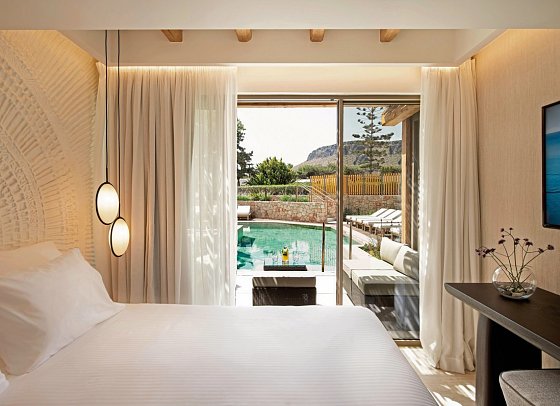 Mitsis Selection Rinela - Wohnbeispiel Familiensuite Swim Up Gemeinschaftspool (Zimmercodierung FBQ)