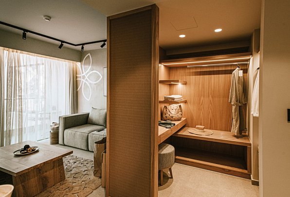 Sentido Unique Blue Resort - Wohnbeispiel Sentido Zimmer mit begehbarem Kleiderschrank (Zimmercodierung D1G)