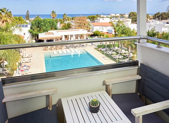 Sentido Kyknos Beach - Wohnbeispiel Doppelzimmer Superior Meerblick (Zimmercodierung DSM)