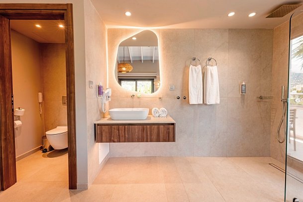 Sentido Kyknos Beach - Wohnbeispiel Sentido Zimmer mit begehbarem Kleiderschrank (Zimmercodierung D1G)