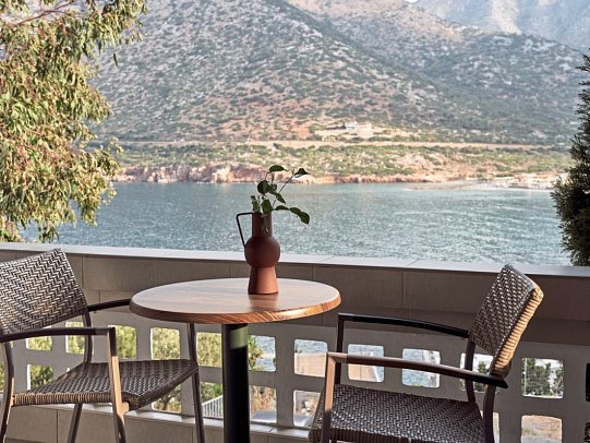 Troulis - Beispiel Balkon Studio Deluxe Meerblick (Zimmercodierung SDM)