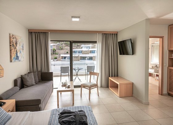 Ariadne Beach Agios Nikolaos - Wohnbeispiel Juniorsuite seitl. Meerblick (Zimmercodierung JBN)
