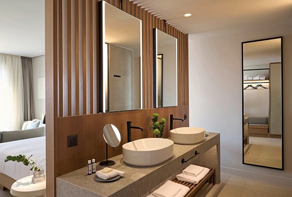 Oros Luxury Beach Resort - Badbeispiel (Zimmercodierung J1R)