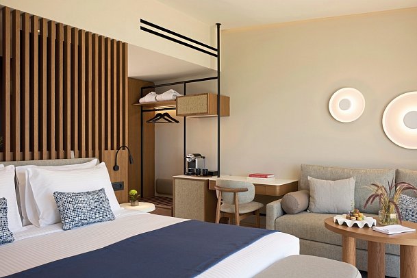 Oros Luxury Beach Resort - Wohnbeispiel Doppelzimmer Deluxe Meerblick (Zimmercodierung DDM)