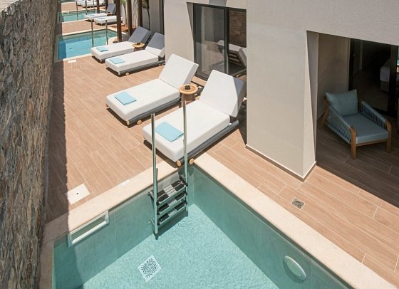 Noble Hotel - Wohnbeispiel Doppelzimmer Plunge Pool (Zimmercodierung DBQ)