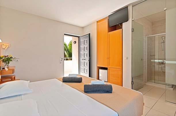 Eva Bay - Wohnbeispiel Doppelzimmer Standard seitl.Meerblick (Zimmercodierung DGN)