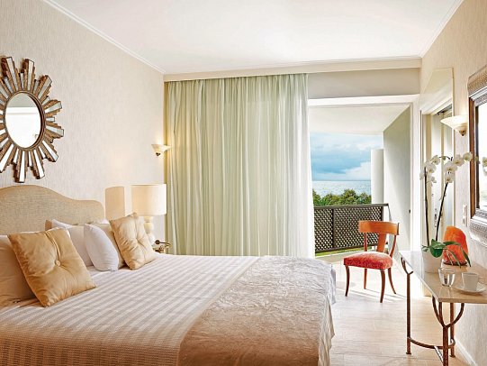 Grecotel Creta Palace - Wohnbeispiel Palace Bungalowsuite für Familien seitlicher Meerblick (Zimmercodierungen BI4 & BI5)