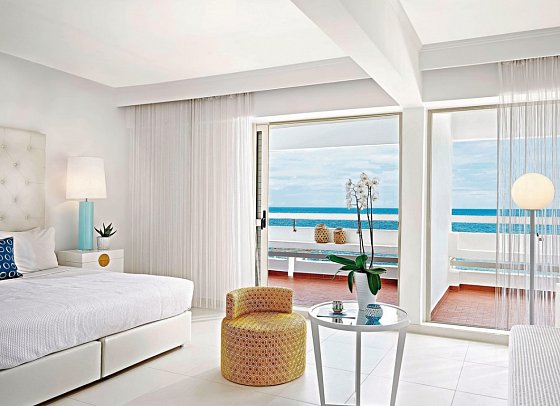 Grecotel LUX ME White - Wohnbeispiel Juniorsuite Meerblick (Zimmercodierung JBM)
