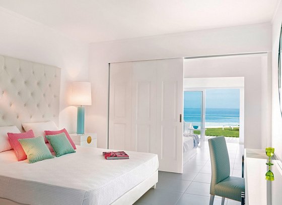 Grecotel LUX ME White - Wohnbeispiel Petit Yali Suite Gemeinschaftspool Meeresfront (Zimmercodierung WBO)