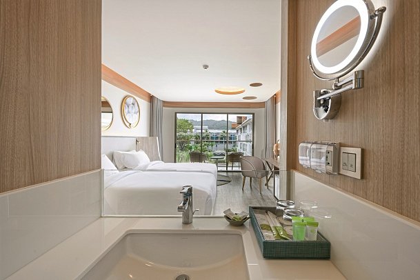 Andaman Embrace Patong - Wohnbeispiel Elite Balcony (Zimmercodierung UM3)