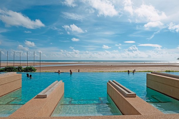 Apsara Beachfront Resort & Villa